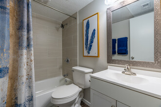 Azure Place Apartments in Memphis, TN - Foto de edificio - Interior Photo