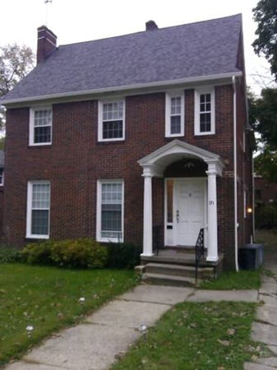 171 Upland Ave in Youngstown, OH - Building Photo