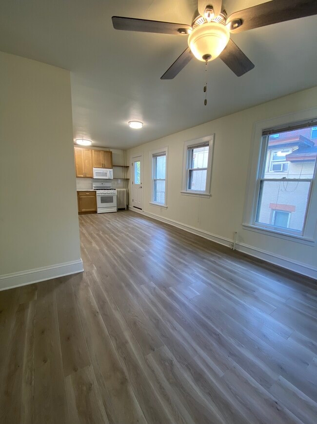 26 N Butler St, Unit #2 in Madison, WI - Foto de edificio - Building Photo