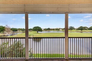 3100 W Rolling Hills Cir, Unit 303 in Davie, FL - Building Photo