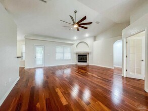 512 Carson Dr in Pensacola, FL - Building Photo - Building Photo