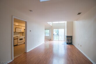 36 Needham Way in Princeton, NJ - Building Photo - Building Photo