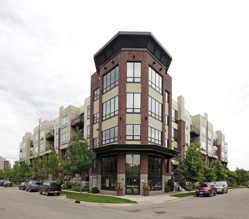 Riverfront Flats in St. Paul, MN - Foto de edificio