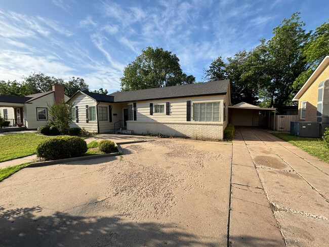 2825 24th St in Lubbock, TX - Foto de edificio - Building Photo