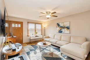 204 NW Sharmin Dr in Ankeny, IA - Building Photo
