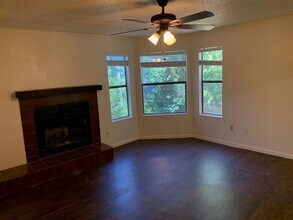 8812 Schick Rd in Austin, TX - Building Photo - Building Photo