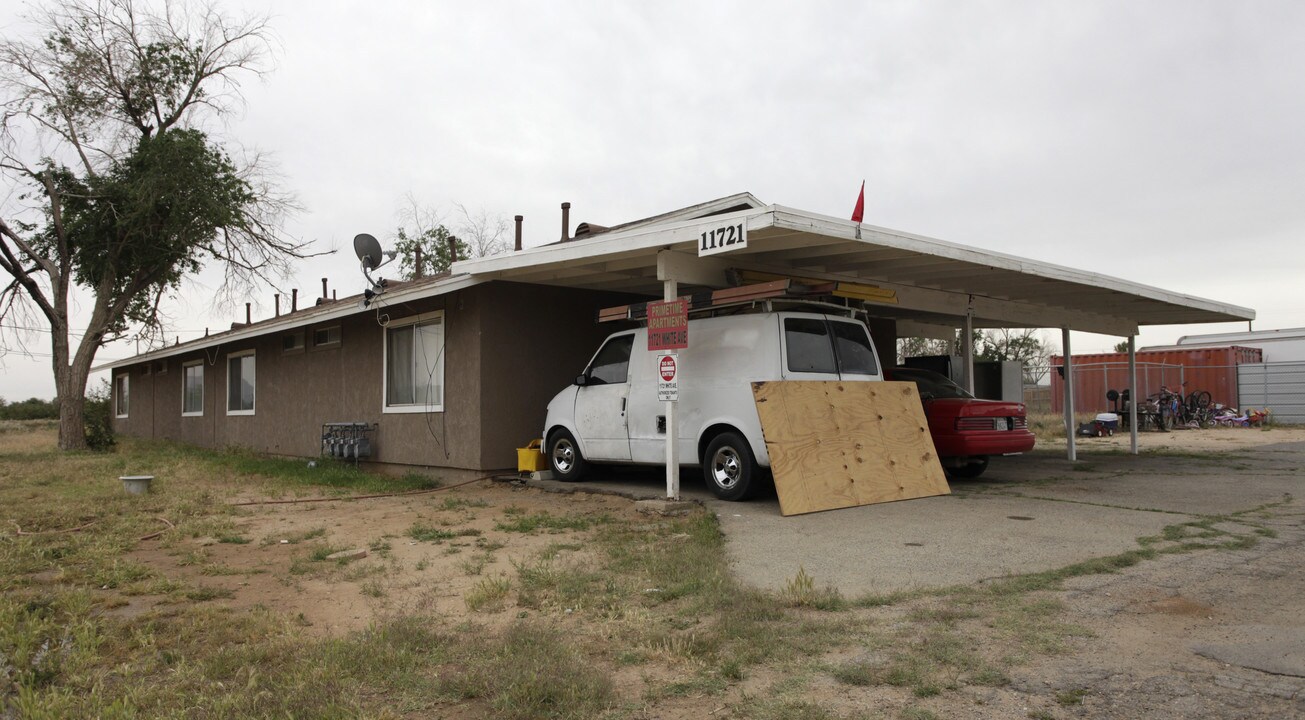 11721 White Ave in Adelanto, CA - Building Photo