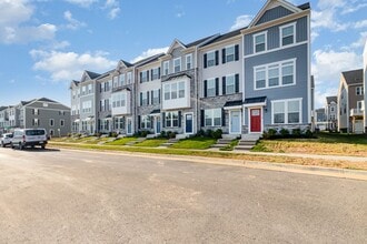 4936 Dunhaven Dr in Fredericksburg, VA - Building Photo - Building Photo