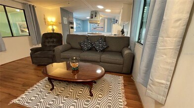 1214 Dustin Dr in Lady Lake, FL - Building Photo - Building Photo