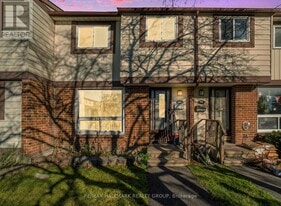 6 Henfield Ave in Ottawa, ON - Building Photo