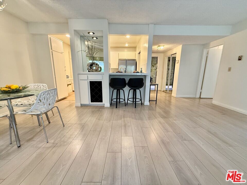 5625 Green Valley Cir in Culver City, CA - Foto de edificio