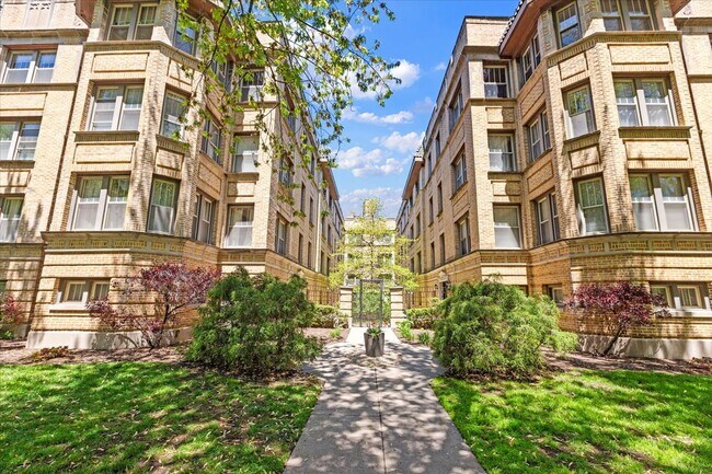 property at 1360 W Greenleaf Ave