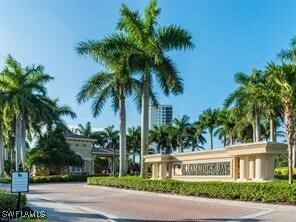 1065 Borghese Ln in Naples, FL - Building Photo