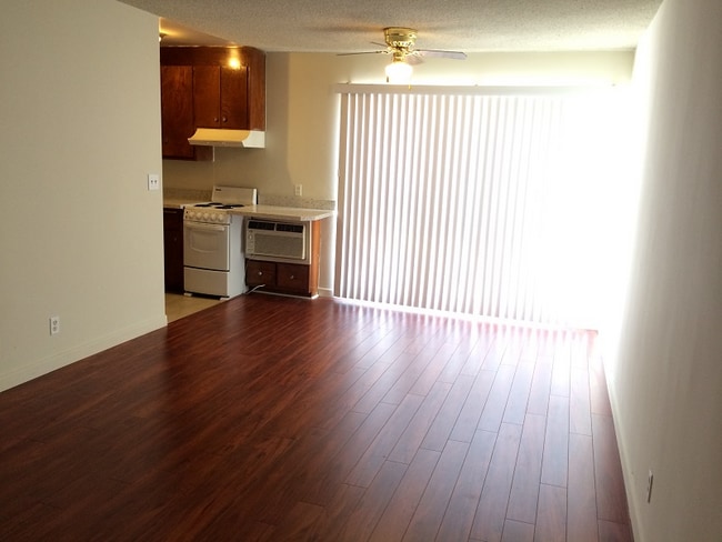 530 Veteran Ave in Los Angeles, CA - Building Photo - Building Photo