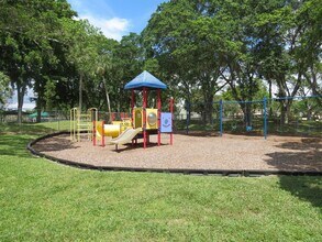 2310 S Cypress Bend Dr, Unit 201 in Pompano Beach, FL - Building Photo - Building Photo