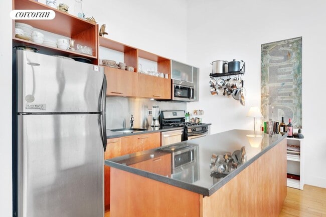 970 Kent Ave in Brooklyn, NY - Building Photo - Building Photo