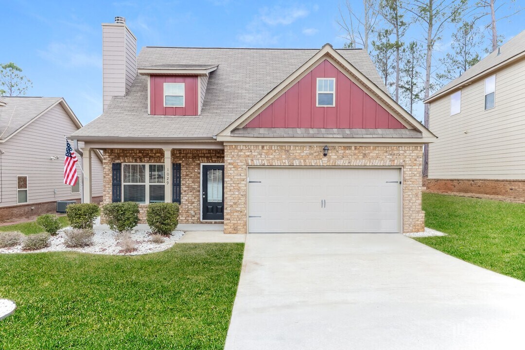 1029 Hartwell Rd in Locust Grove, GA - Building Photo