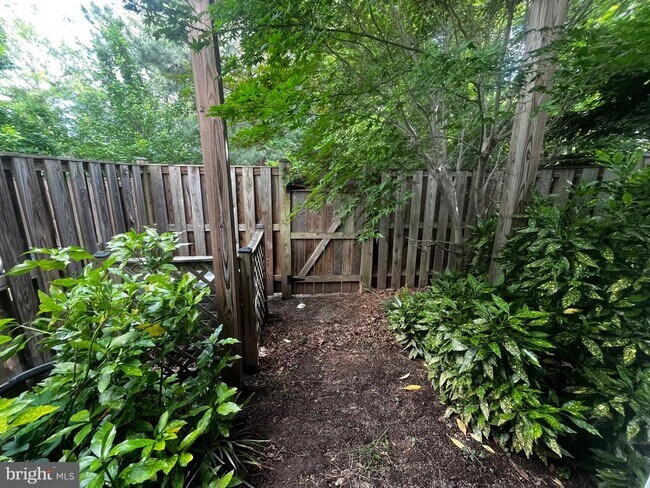 8195 Falls Grove Dr in Manassas, VA - Building Photo - Building Photo