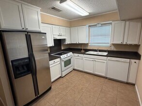 202 W Cotter St in Alvarado, TX - Foto de edificio - Building Photo