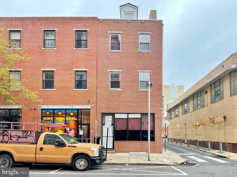 224 N 13th St, Unit 3R in Philadelphia, PA - Building Photo