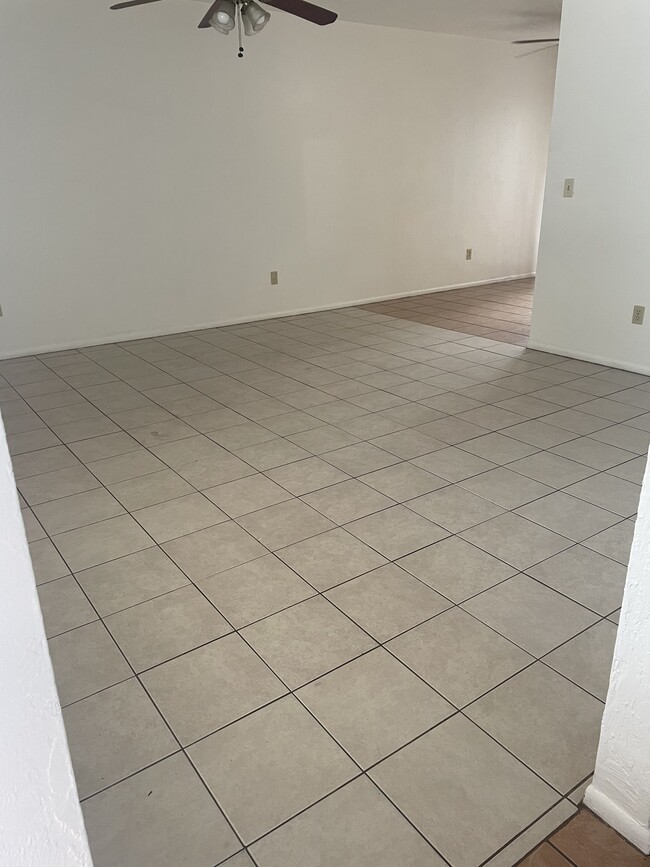 322 Canal Rd, Unit #7 in Edgewater, FL - Foto de edificio - Building Photo