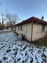 2221 Shelly Dr in Rockford, IL - Building Photo - Building Photo