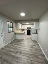 1917 Glenwood Dr in Moore, OK - Building Photo - Building Photo