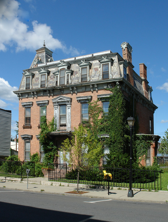 412 Warren St in Hudson, NY - Building Photo