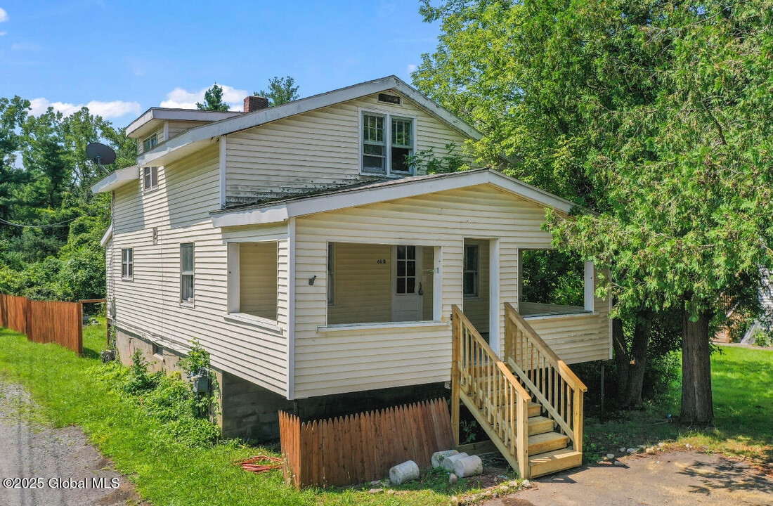60 Main Ave in Wynantskill, NY - Foto de edificio