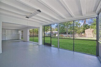 1015 NW 130th St in North Miami, FL - Building Photo - Building Photo