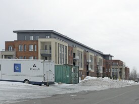 19500 du Sulky in Montréal, QC - Building Photo