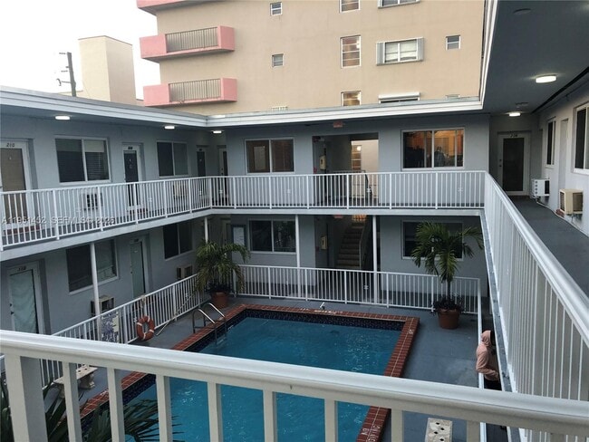 305 69th St in Miami Beach, FL - Building Photo - Building Photo