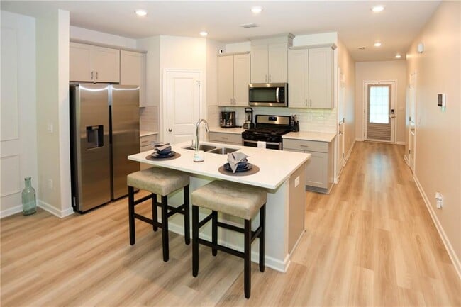 5682 Plain Field Ln in Lilburn, GA - Building Photo - Building Photo