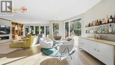 2710 Crescentview Dr in North Vancouver, BC - Building Photo - Building Photo