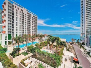 600 NE 27th St, Unit 805 in Miami, FL - Foto de edificio - Building Photo