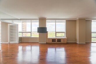 5100 San Felipe St in Houston, TX - Building Photo - Building Photo