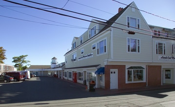 337 Commercial St in Provincetown, MA - Building Photo - Building Photo