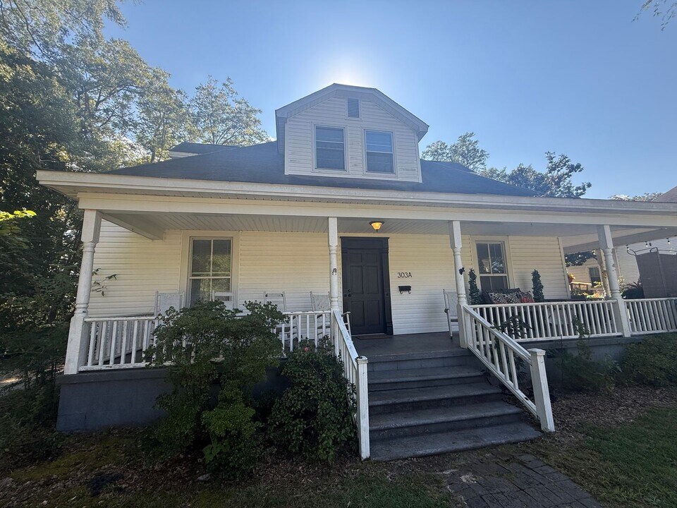 303 Calhoun St in Clover, SC - Building Photo