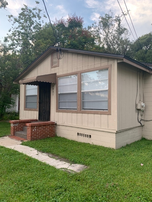 property at 3031 Edison Ave