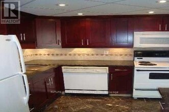 145-1145 Hillcrest Ave in Mississauga, ON - Building Photo - Building Photo