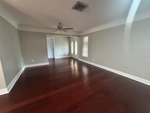 3143 Fiesta Dr in Dunedin, FL - Foto de edificio - Building Photo