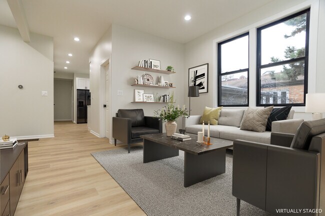 3111 N Oakley Ave in Chicago, IL - Building Photo - Building Photo