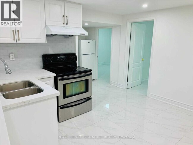 23 Lynmont Rd in Toronto, ON - Building Photo - Building Photo