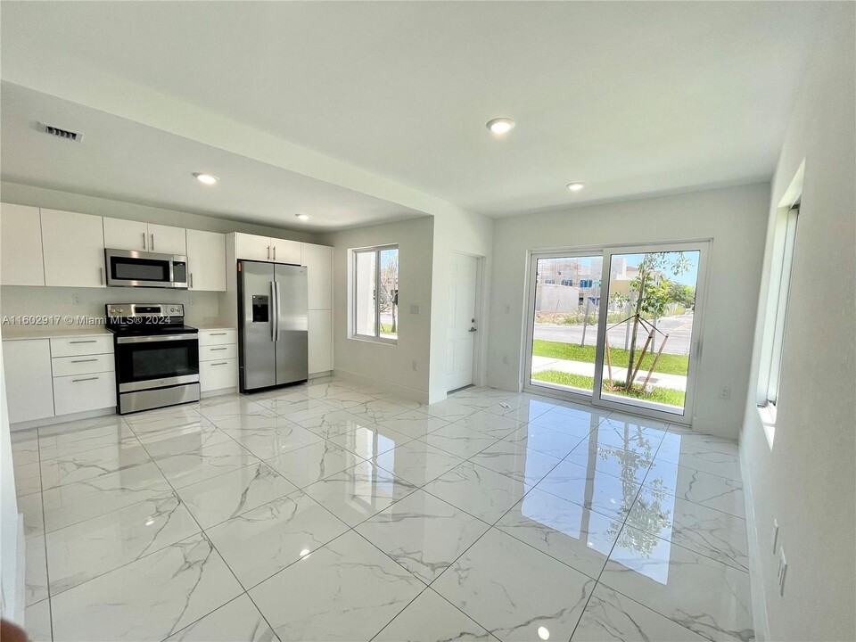 25858 SW 144th Ave in Homestead, FL - Foto de edificio