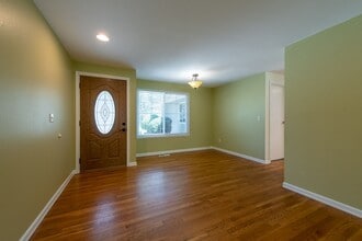 6715 149th Ave NE in Redmond, WA - Foto de edificio - Building Photo