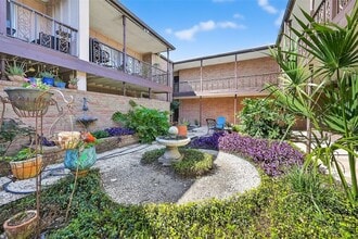 2516 Commonwealth St, Unit 203 in Houston, TX - Foto de edificio - Building Photo