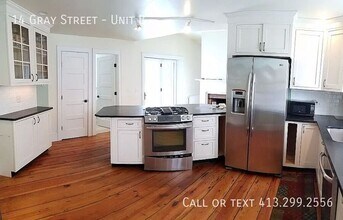 14 Gray St in Amherst, MA - Building Photo - Building Photo