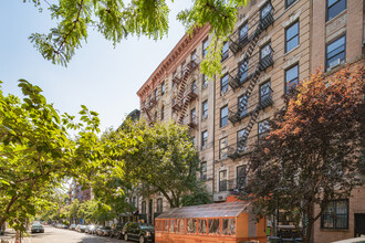 204 E Seventh St in New York, NY - Foto de edificio - Building Photo