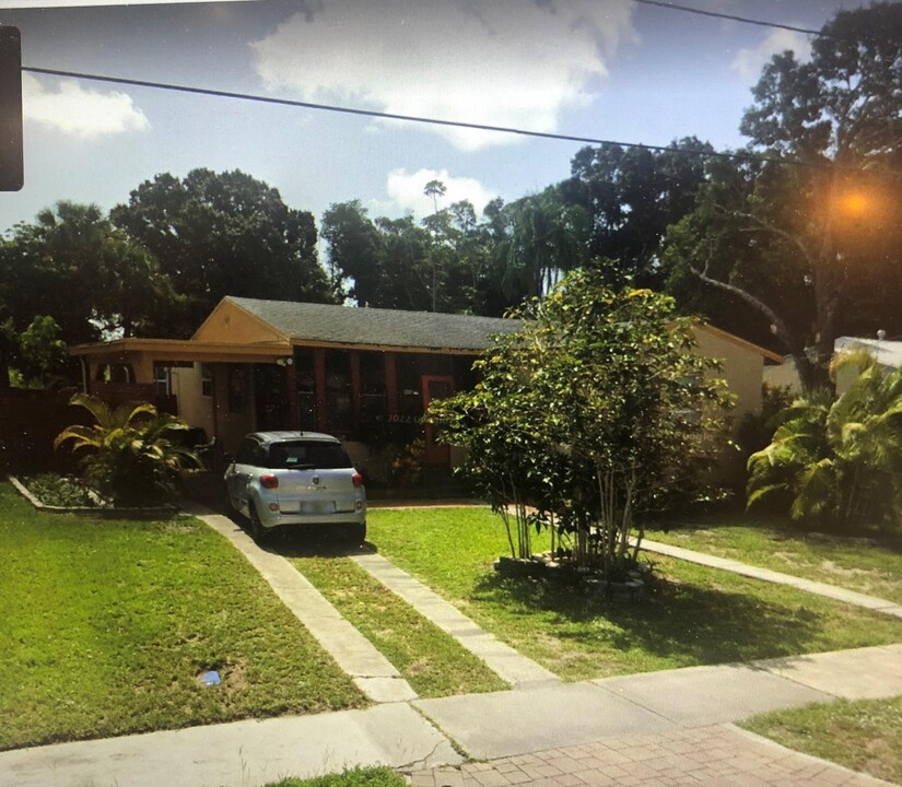 808 S 12th St in Fort Pierce, FL - Building Photo