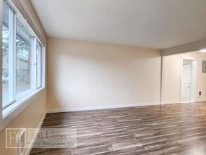 142 NW Bailey Ave in Hillsboro, OR - Building Photo - Building Photo